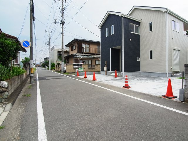新築　前橋市朝倉町9期　Heartful　Town　1号棟の前面道路含む現地写真|現地写真　西側接道幅員約4.9ｍ