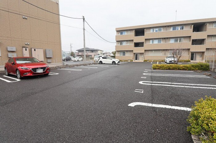 ユーチャリスの駐車場