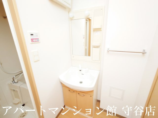 八坂東の独立洗面台