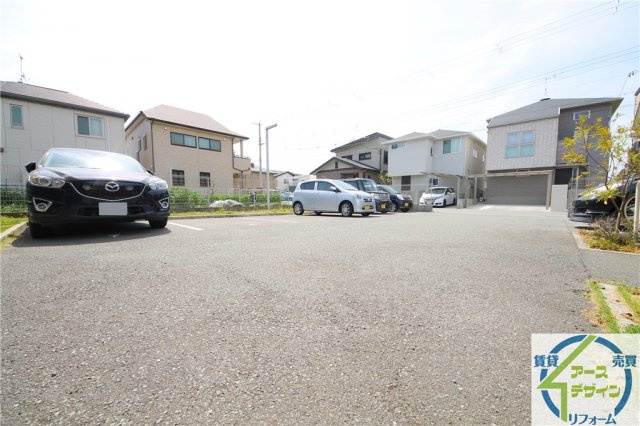 アジロガーデンの駐車場|駐車場に車を止められます