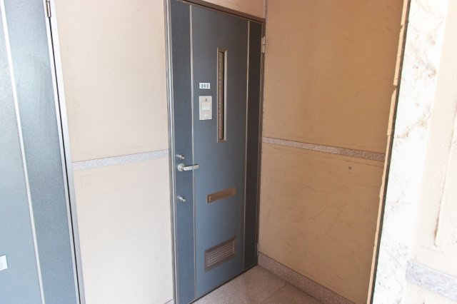 カワケンビルの玄関