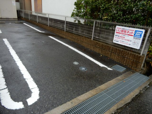 三木市自由が丘本町２丁目のアパートの駐車場
