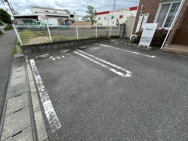 プラーノの駐車場