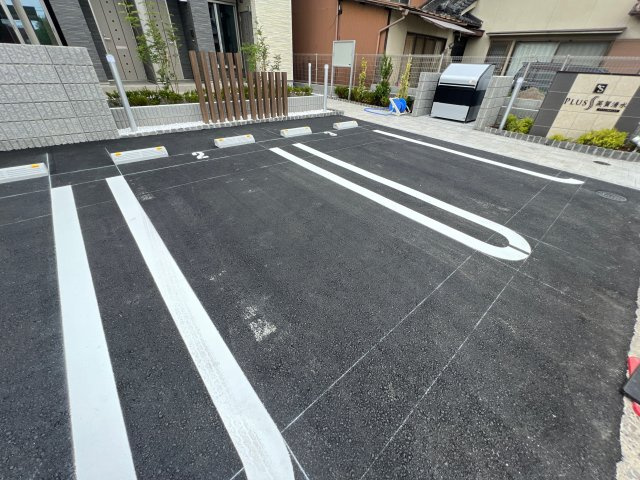 プラスエス英賀清水の駐車場
