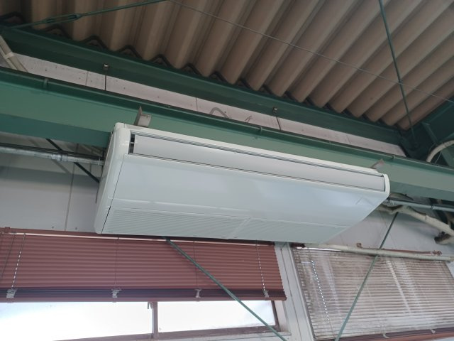 上唐子1100貸工場の内装