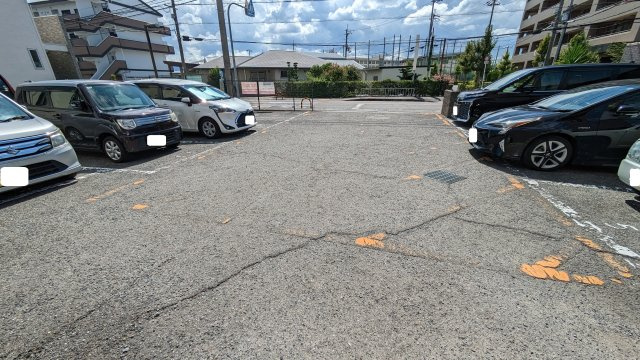 【駐車場】