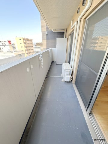 SERENiTE江坂四番館　仲介手数料無料のバルコニー