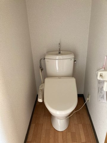 サンローゼ赤坂のトイレ|ウォシュレット付き