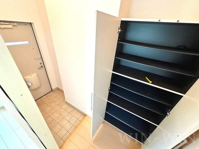 EAST・SIDE 弐番館の玄関