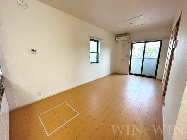 EAST・SIDE 弐番館の居間・リビング|イメージ（同建物内別部屋の写真です）