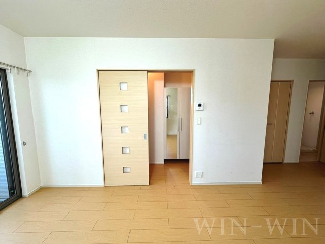 EAST・SIDE 弐番館の居間・リビング