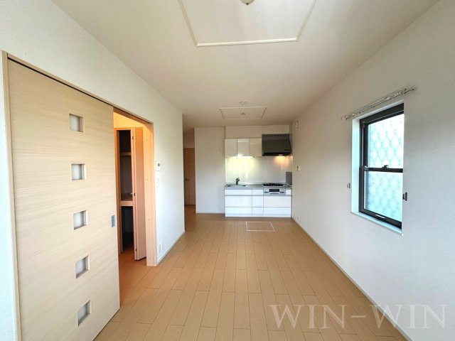 EAST・SIDE 弐番館の居間・リビング