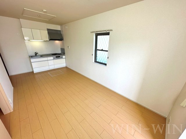 EAST・SIDE 弐番館の居間・リビング