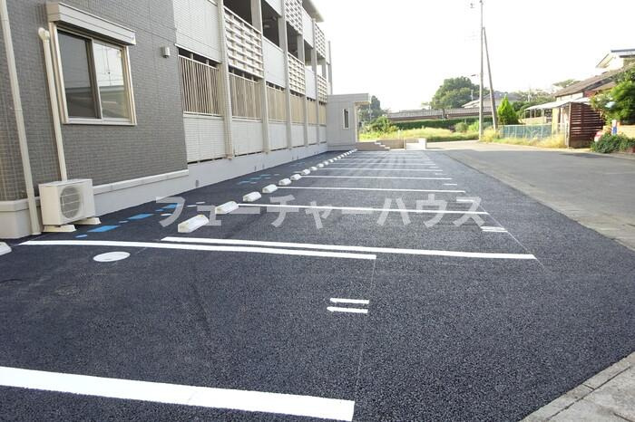 ハピネスシティヒルズの駐車場