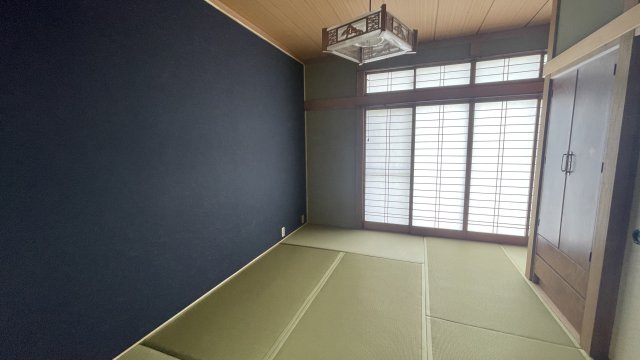 日影　中古住宅のバルコニー