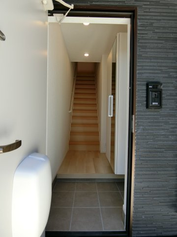 アーモンドアイの玄関