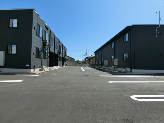 アーモンドアイの駐車場