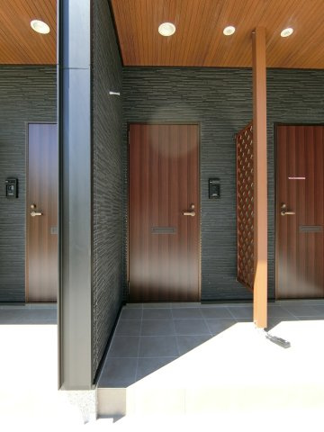 アーモンドアイの玄関