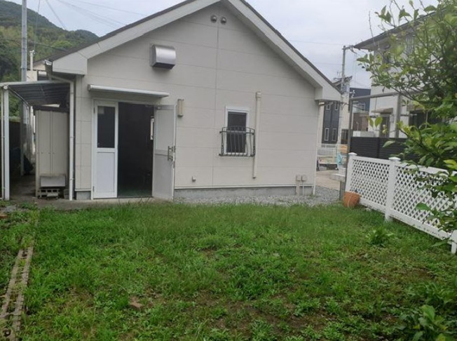 【外観】 | 接道は北側　幅員は4ｍです。