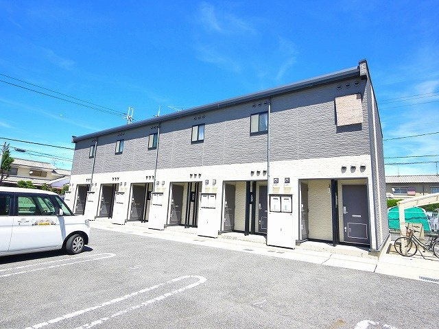 レオパレスナップ　シャンブルの外観|外観もきれいです