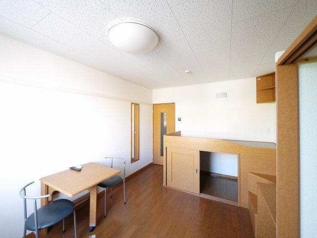 レオパレスナップ　シャンブルの居間・リビング|ゆったり過ごせるリビングです