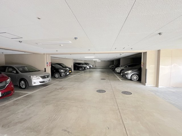 東峰マンションダーリングヒル友泉亭の駐車場