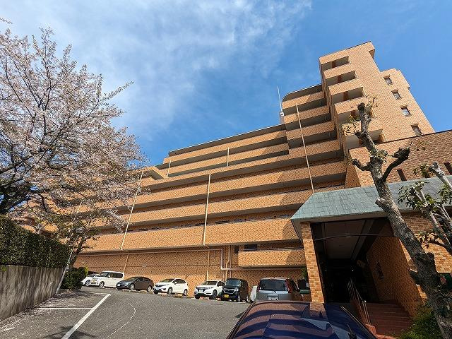 ライオンズマンション枚方の外観|新しい生活にいかがでしょうか？外観はお住まいの顔になります。こだわりたいポイントですね。水回りリフォームやリノベーションも承ってます。
■現地見学・資金計画相談・住宅ローン相談もお問合せ受付中■