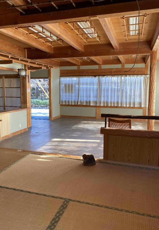 嵯峨鳥居本小坂町|大きな窓から太陽の陽がたっぷりと差し込みます♪