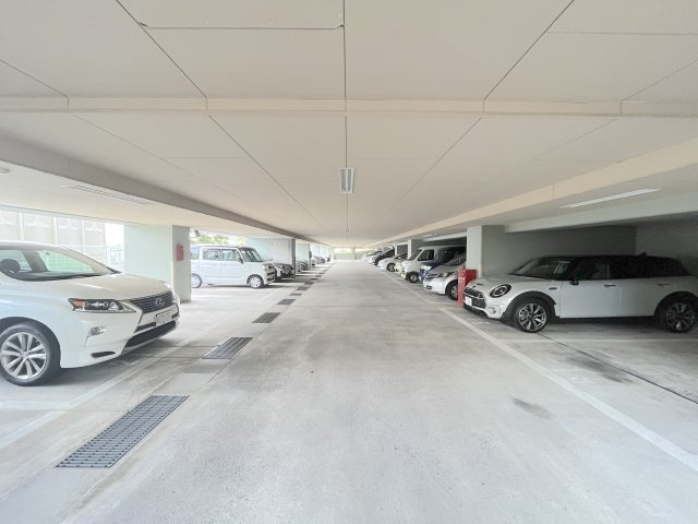 長丘シティハウスの駐車場