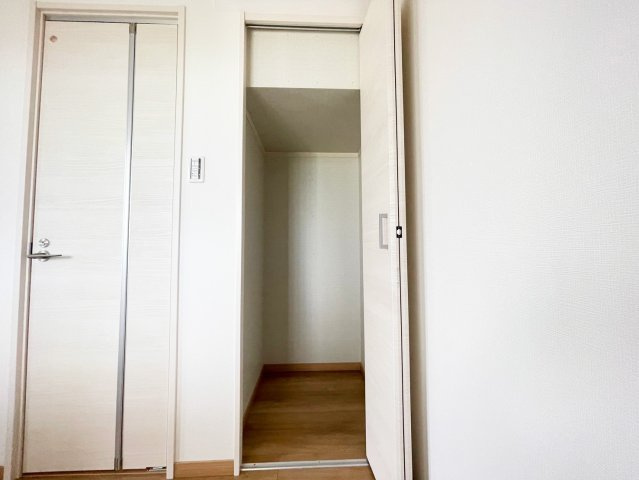 京都市伏見区久我御旅町　未入居物件の収納