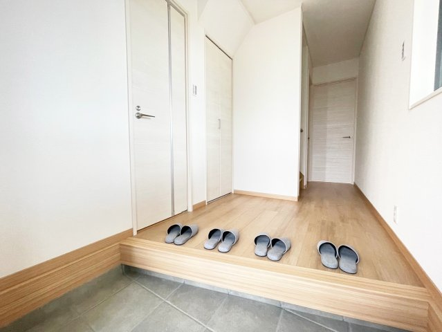 京都市伏見区久我御旅町　未入居物件の玄関