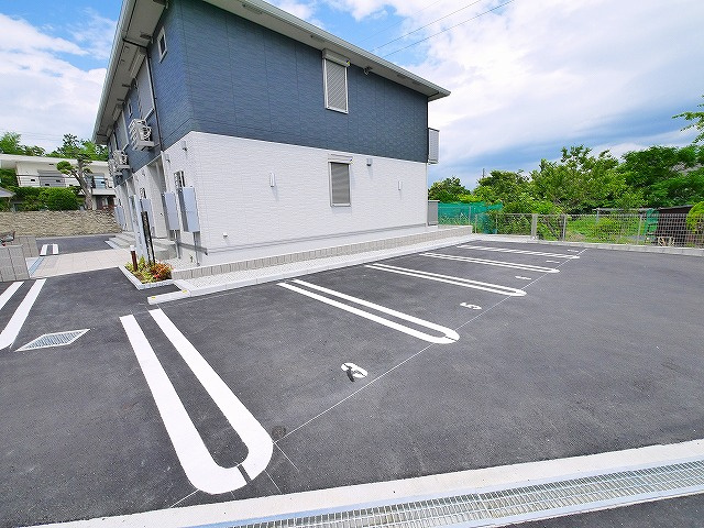 ドルフⅤの駐車場
