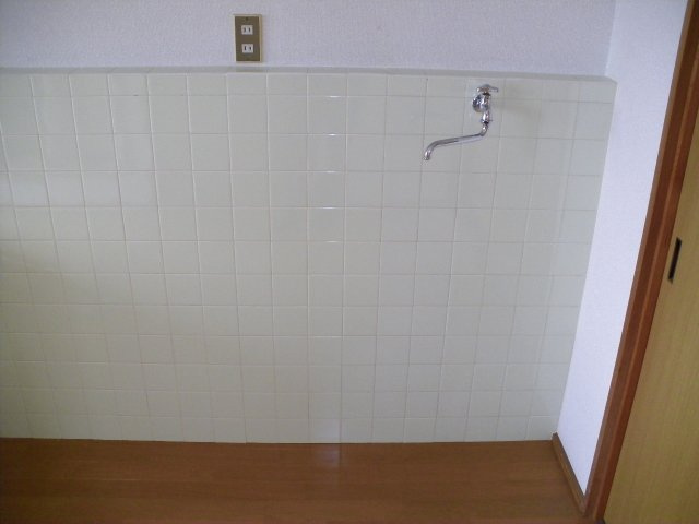 メゾン北里の設備|冷蔵庫、洗濯機置き場