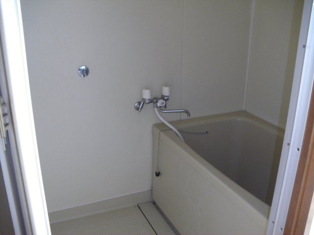 メゾン北里の浴室|コンパクトで使いやすいお風呂です