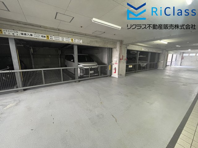 ワコーレグランフィス神戸の駐車場