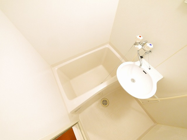 レオパレスめいの設備|コンパクトで使いやすいお風呂です