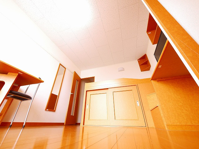 レオパレスめいの内装|ゆったりした洋室です