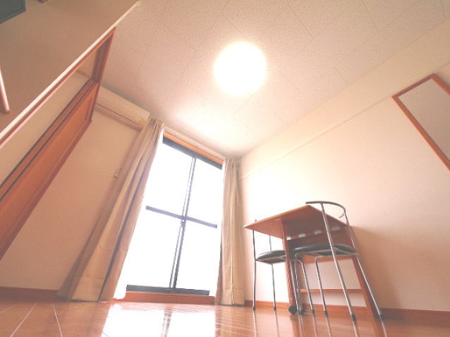 レオパレスめいの居間・リビング|おしゃれなリビングです