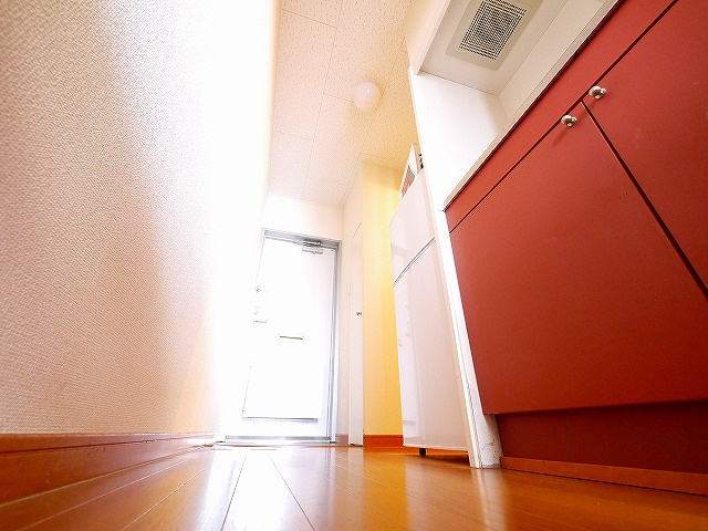 レオパレスめいの玄関|明るい玄関です