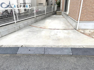 【駐車場】 | 加古郡播磨町北本荘七丁目　一戸建て | 2台駐車可能なゆとりの駐車スペースがあります♪