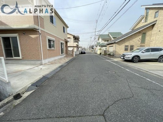 【前面道路含む現地写真】 | 南東側道路は幅員6.8ｍの為、駐車がしやすいです♪