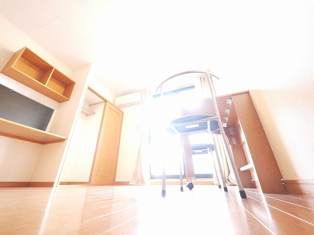 レオパレスＫＡＺＵの洋室|広々とした洋室です