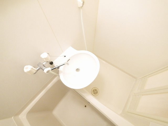 レオパレスＫＡＺＵの洗面所|忙しい朝には欠かせない洗面所です