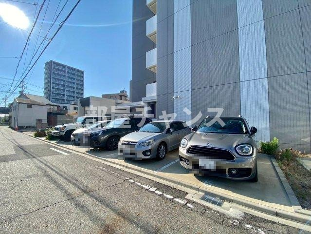 RAFFLE OZONEⅡ -South Garden-の駐車場