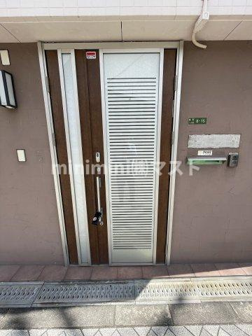 鶴町一丁目マンションのエントランス