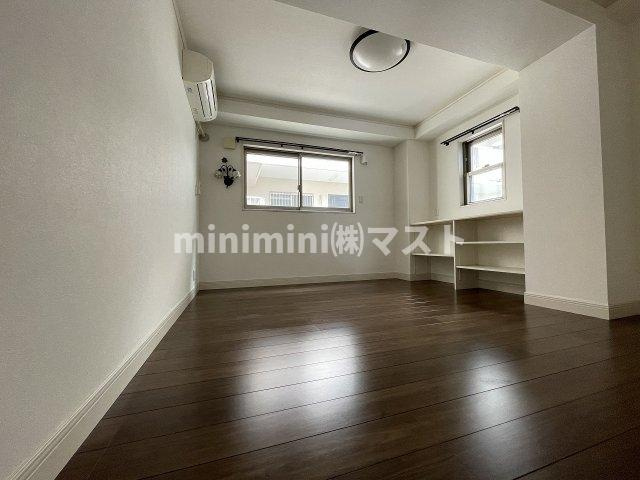 鶴町一丁目マンションの洋室