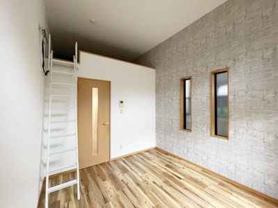 【居間・リビング】 | ピュア県庁拾番館 | 別号室の写真になります。現況優先。