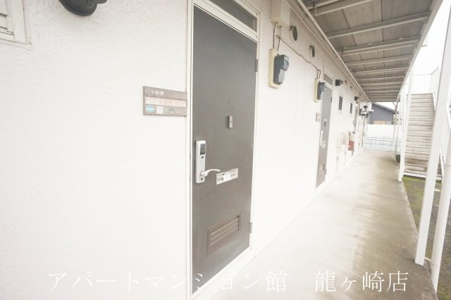 ライトハウス ⅠⅡのエントランス|館銘板