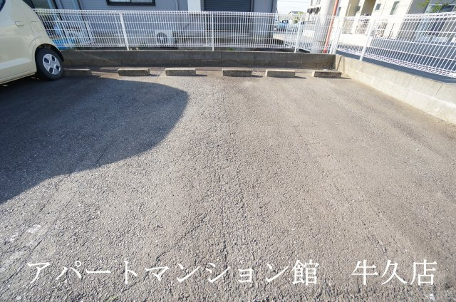 ライトハウス ⅠⅡの駐車場