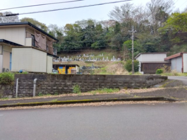 売土地　三島市市山新田の前面道路含む現地写真|近くに子供の森公園があります。滝や遊具もありますが自然が楽しめる公園です。ご家族で休日のお出掛けにいかがでしょうか？